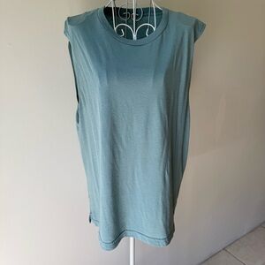 Alo yoga The Triumph Muscle Tank green sleeveless size M relaxed fit